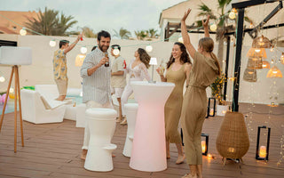  iluminar un jardín con luces solares