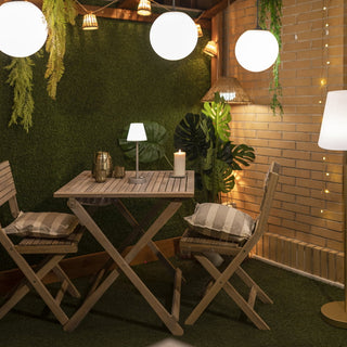 Muebles, iluminación y macetas de exterior para balcón