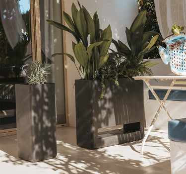 Jardinera alta rectangular de color BROMELIA 28