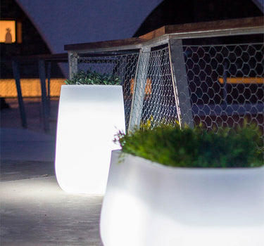 Macetero redondo con luz CAMELIA HIGH