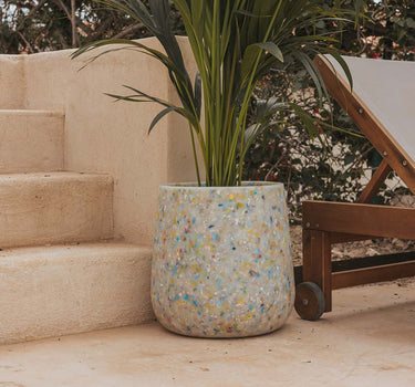 CIRCOOLAR Macetero redondo de color CAMELIA Material Reciclado