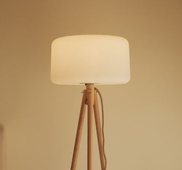 LÁMPARA DE PIE DE DISEÑO CON PATAS DE MADERA CHLOE 140 | USO INTERIOR