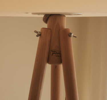 LÁMPARA DE PIE DE DISEÑO CON PATAS DE MADERA CHLOE 140 | USO INTERIOR