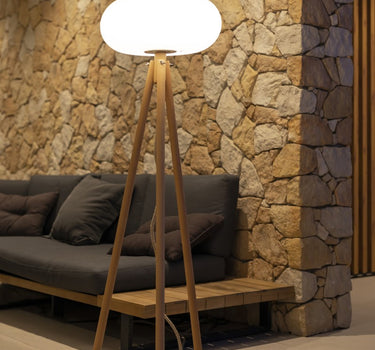 LÁMPARA DE PIE DE DISEÑO CON PATAS DE MADERA DENISE 140