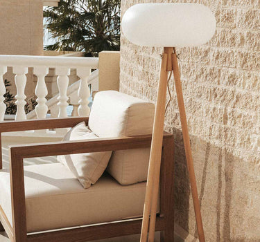 LÁMPARA DE PIE DE DISEÑO CON PATAS DE MADERA DENISE 140