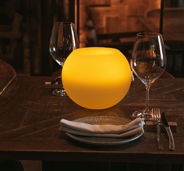 LÁMPARA DE MESA CON FORMA DE BOLA DOLO 20 BALL