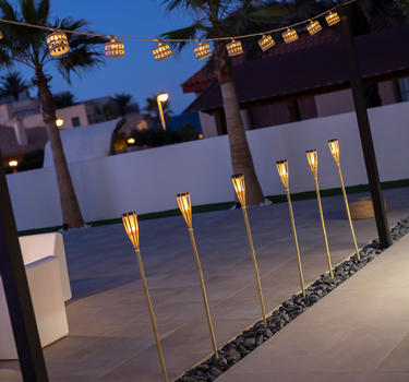 Pica solar para jardín con luz efecto fuego HIAMA (4 unidades)