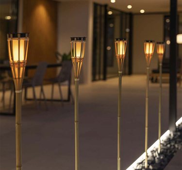 Pica solar para jardín con luz efecto fuego HIAMA (24 unidades)