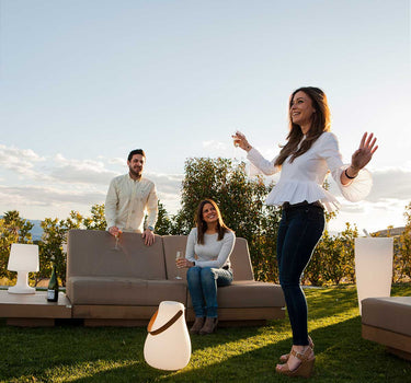 ALTAVOZ PORTÁTIL CON LUZ KURBY PLAY