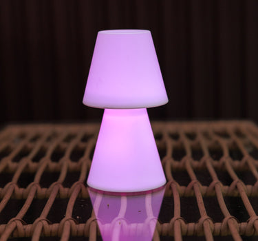 LÁMPARA DE MESA LOLA 20 PILAS