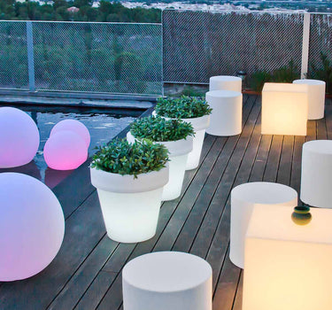 MACETERO REDONDO CON LUZ MAGNOLIA 45