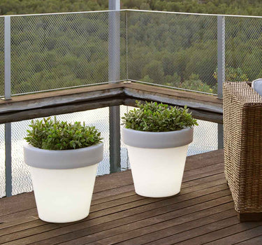 MACETERO REDONDO CON LUZ MAGNOLIA 45