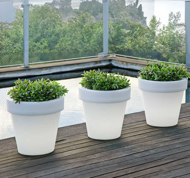 MACETERO REDONDO CON LUZ MAGNOLIA 45