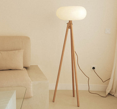 LÁMPARA DE PIE DE DISEÑO CON PATAS DE MADERA DENISE 140