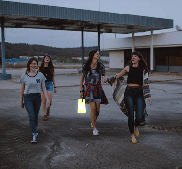 ALTAVOZ PORTÁTIL CON LUZ NÓMADA PLAY