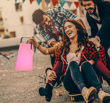 ALTAVOZ PORTÁTIL CON LUZ NÓMADA PLAY