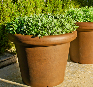 Macetero redondo de color ROSA 55 RÚSTICA