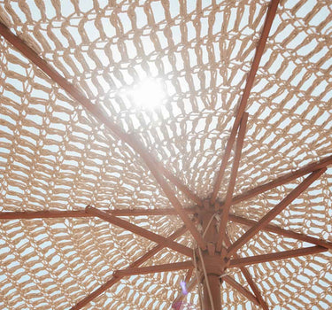 Sombrilla hecha de macramé BINIBECA para exterior ø210x229cm