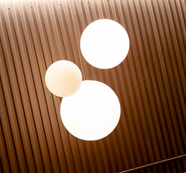 LÁMPARA COLGANTE ESFÉRICA CON BATERÍA RECARGABLE PIANETA