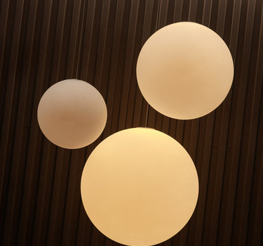 LÁMPARA COLGANTE ESFÉRICA CON BATERÍA RECARGABLE PIANETA