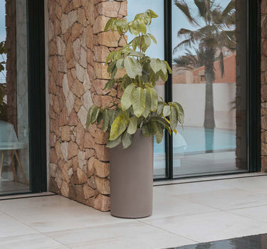 Macetero alto y redondo de color HORTENSIA 40 HIGH