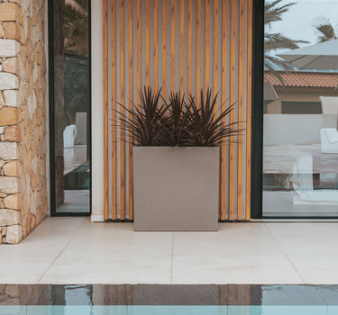 Macetero rectangular de color JUNCO 80