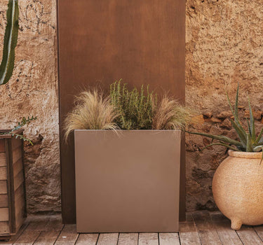 Macetero rectangular de color JUNCO 80