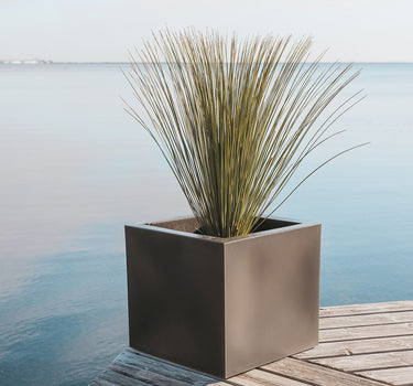 Macetero cuadrado de color NARCISO 50