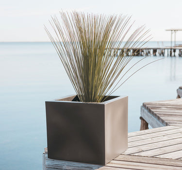 Macetero cuadrado de color NARCISO 50